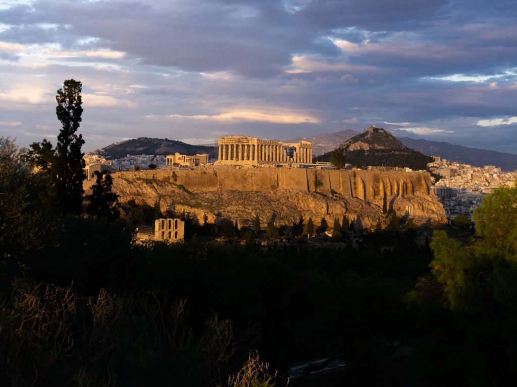 Grecia en 5 días: Atenas y una isla – foto de Theo Topolevsky (Unsplash)