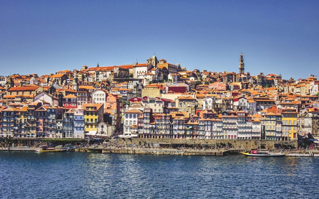 Oporto y alrededores en 4 días – foto de K. Mitch Hodge (Unsplash)