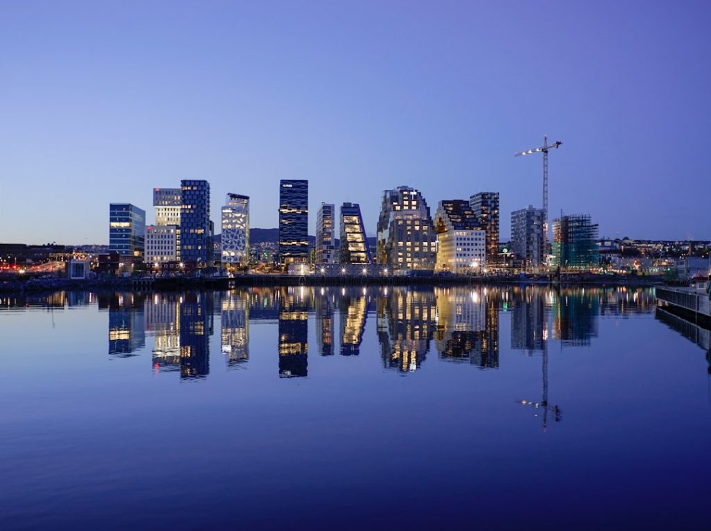 Oslo y fiordos en 5 días – foto de Christoffer Engström (Unsplash)