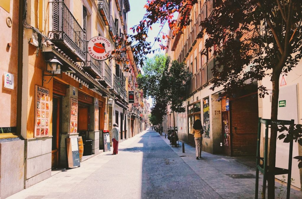 Rutas Interrail de 10 días: tres itinerarios por Europa – foto de Alex Vasey (Unsplash)